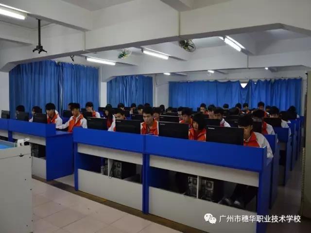 高配崭新的计算机房